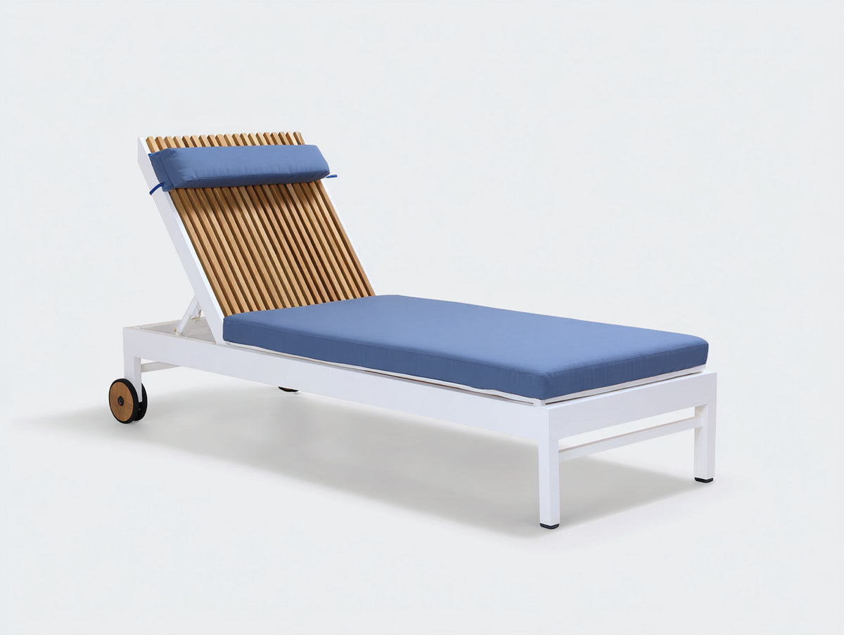 Gartenliege aus Metall Holz und Stoff 198×72×101 cm - Weiß/Blau/Holzfarben - verstellbare Rückenlehne und Rollen für Terrasse