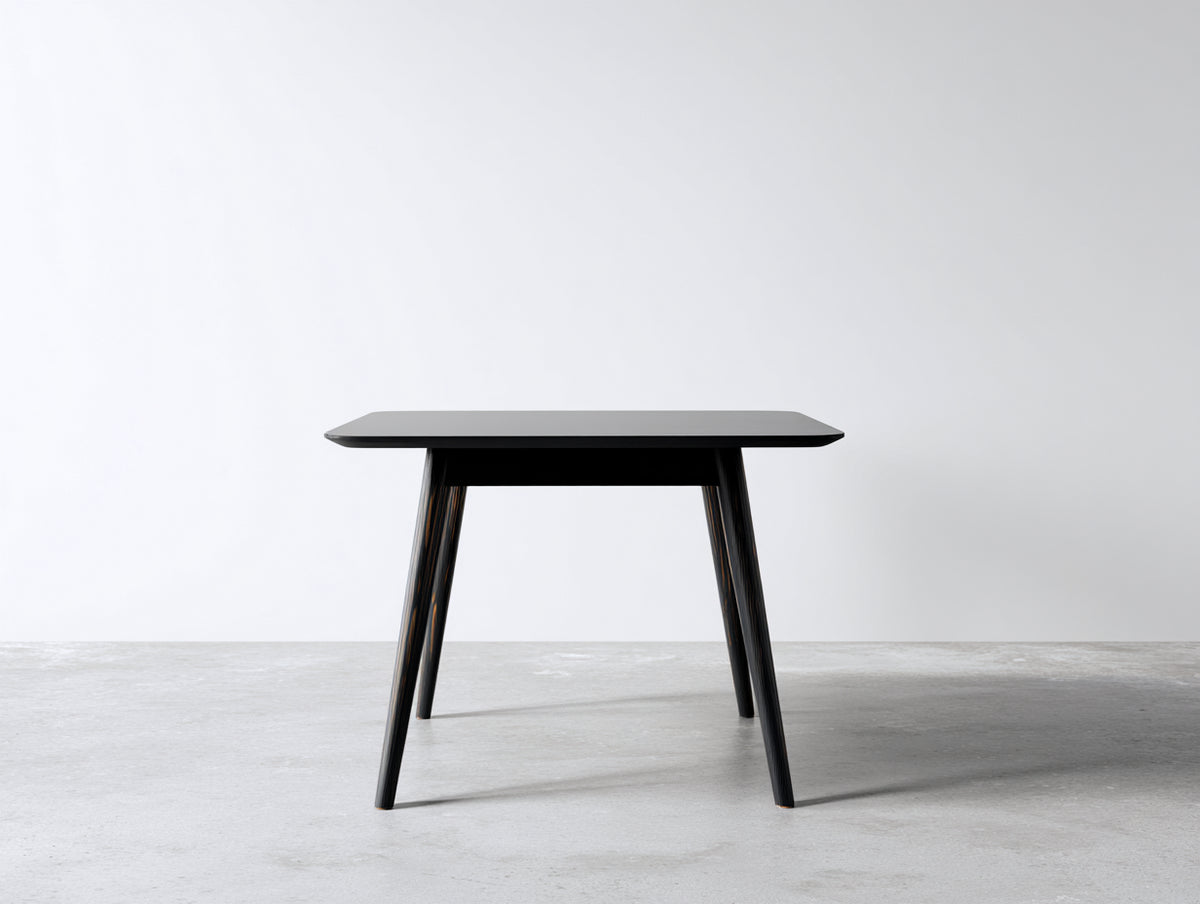 Rechteckiger Esstisch aus Holz 120×80×75 cm - Schwarz - gerundete Platte mit ausgestellten Beinen